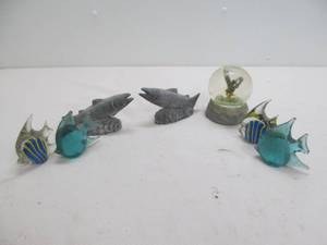 lot 268 image: Glass fish, snow globe, fish sculptures