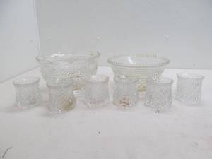 lot 272 image: Serving bowls, glasses