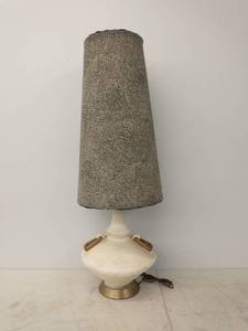 lot 5 image: Vintage Underwriters Laboratories, Inc. Lamp