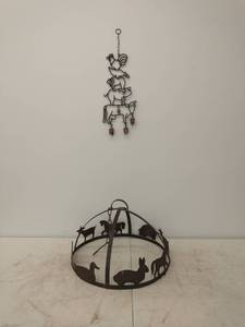 lot 9 image: Iron Dcor