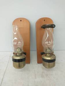lot 11 image: Two Wall Lanterns