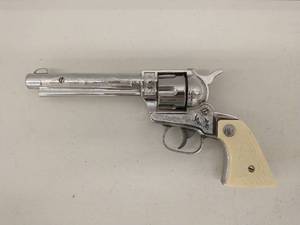 lot 95 image: Nicholes Stallion 38 Revolver Toy Cap Gun