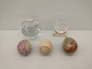 lot 97 image: Collection of Rock and Crystal Eggs