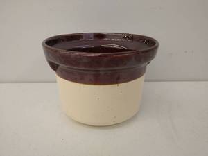 lot 107 image: McCoy 2.5 Quart Crock