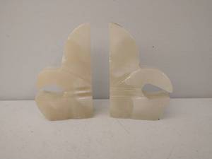 lot 112 image: Vintage Fleur de Lis Bookends