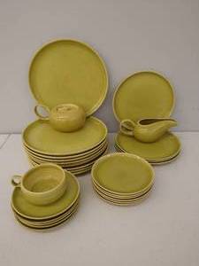 lot 111 image: Vintage Russel Wright Dinnerware
