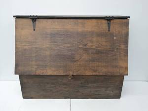 lot 119 image: Old Wooden Toolbox