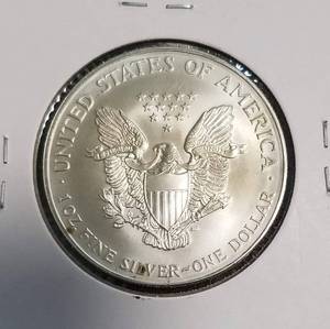 2001 AMERICAN SILVER EAGLE 1 TROY OZ. .999 FINE SILVER DOLLAR