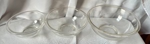 lot 63 image: Pyrex and Anchor Hocking Kitchen Items