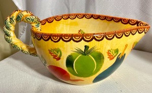 lot 81 image: Five Colorful Home Decor Items