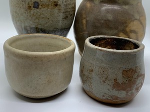 lot 31 image: Four Pieces of Pottery