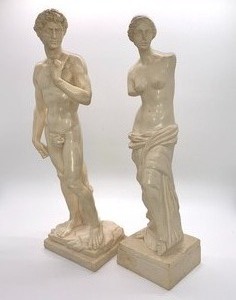 lot 32 image: Two 1950s Italian StatuesFigurines - Venus and Figure of David