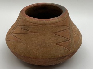 lot 45 image: Vintage Southwest Pottery Vase