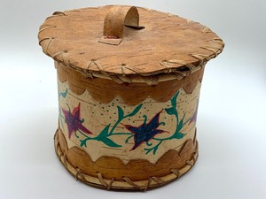 lot 108 image: Native American Birch Basket w Lid