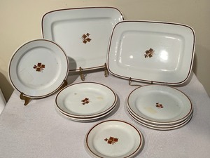 lot 169 image: 11 Pieces of English Ironstone Tea Leaf Dishes