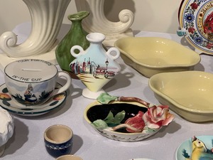 lot 150 image: Assorted Pottery Items
