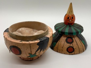 lot 119 image: Adorable Clown Figurine Powder Puff Box
