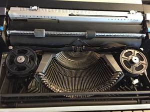 lot 220 image: Olivetti Lettera 36 Portable Electric Typewriter