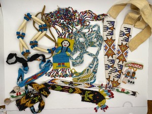 lot 265 image: Native American Beadwork