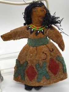 lot 262 image: Three Vintage Native American Dolls