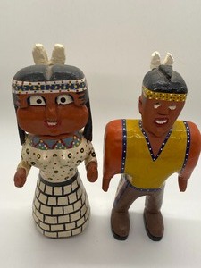 lot 259 image: Handcrafted Figurines by Lee Logan