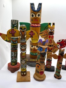 lot 135 image: Collectible Totem Pole Figurines