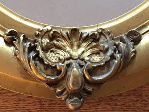 lot 247 image: Vintage Gold Oval Wall Mirror