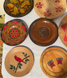 lot 183 image: Vintage Decorative Wooden Plates