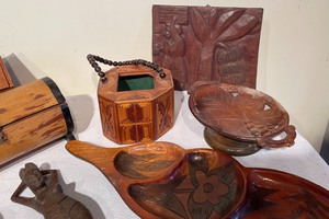 lot 180 image: Wooden Excellence