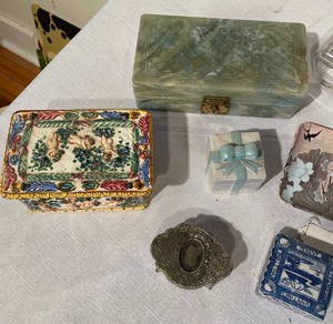 lot 174 image: Trinket Boxes