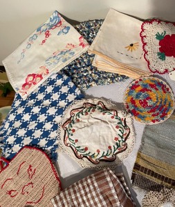 lot 197 image: Vintage Linens
