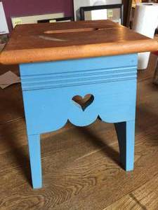 lot 340 image: Wooden Heart Foot Stool
