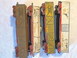 lot 226 image: Four Tootsie Toy Train Cars