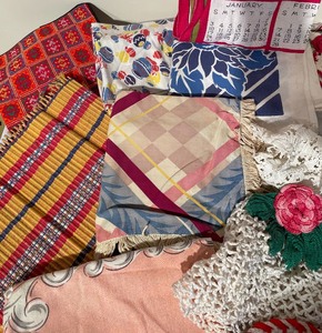 lot 283 image: Lot of Linens