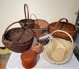 lot 306 image: Large Basket Grouping