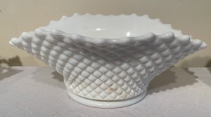lot 294 image: Milk Glass Items