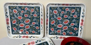 lot 305 image: Vintage Metal Trays