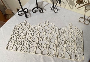 lot 209 image: Decorative Metal Decor