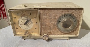 lot 218 image: Vintage Clock and Barometer