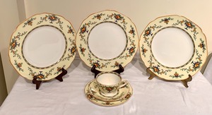 lot 164 image: Variety of Vintage Glassware