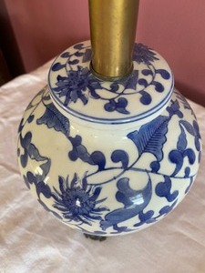 lot 236 image: Ceramic Floral Table Lamp