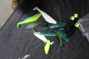 lot 17 image: FISHING LURES