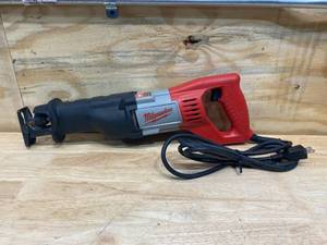 lot 41 image: MILWAUKEE 12 Amp SAWZALL Reciprocating Saw with Case