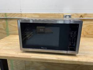 lot 90 image: MAGIC CHEF 1.1 cu. ft. Countertop Microwave in Stainless Steel with Gray Cavity