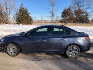 2014 Chevy Cruze LS  LOW MILES