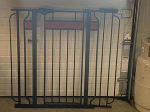 Metal Pet Gate 37� x 39���