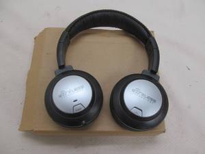 lot 106 image: headphones