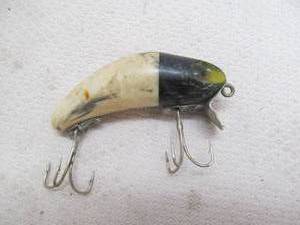 lot 209 image: vintage fishing lure