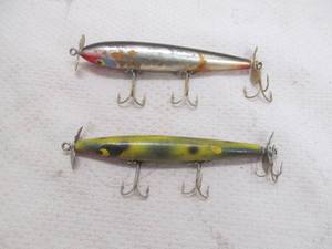 lot 225 image: vintage fishing lures