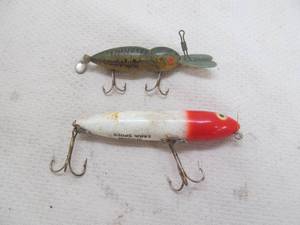 lot 231 image: vintage fishing lure